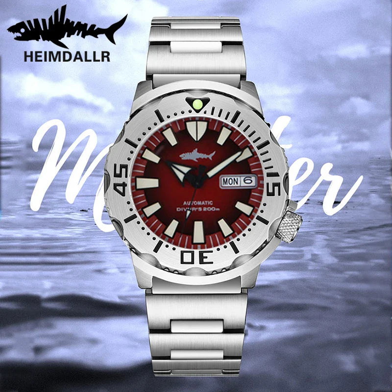 Underwater clarity of the Heimdallr HMSK01 sapphire glass with AR-coating showing the date week indicator at 3 o'clock position