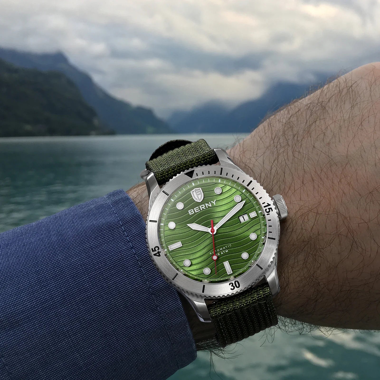 BERNY Wavy Dial Diver AM134M luminous dial and bezel in low light showing C3 Super Luminous markers