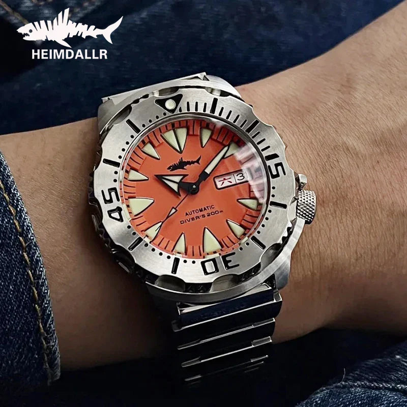 Close-up of the 47.7mm stainless steel case on Heimdallr HMSK01 showing rotating bezel and screw-down crown detail
